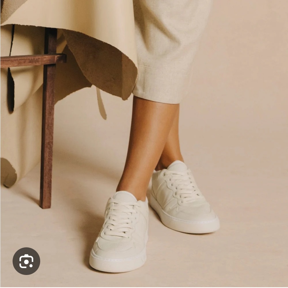 Koio Leather Ecru & Cream Sneakers size 7 US